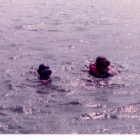 De boot ligt wel ver weg.